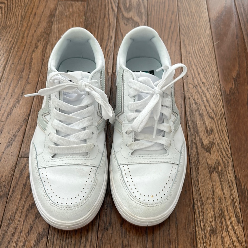 Women Vans Lowland ComfyCush Leather Sneaker, Size 8 Excellent condition